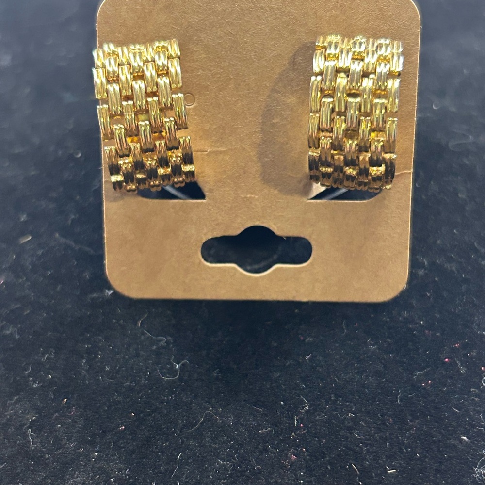 Gold Tone Vintage Clip on Earrings